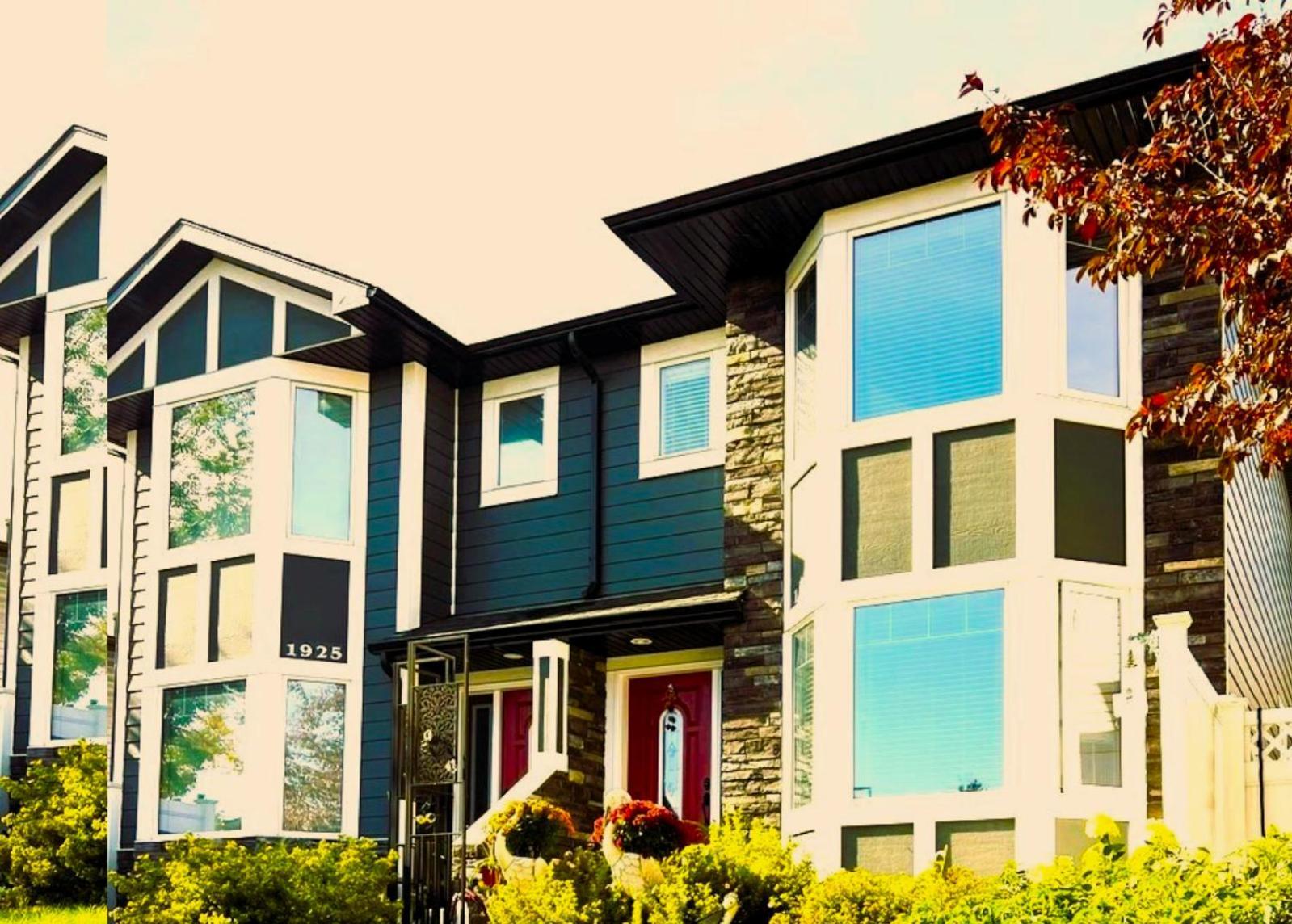 Lovely Comfy Home Private Bath In Central YYC Exterior photo